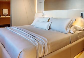Charter yacht THIS IS IT master cabin berth