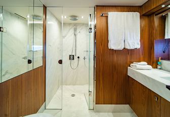 Charter yacht BLACK MAMBA en suite