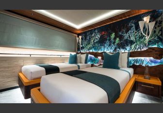 Charter yacht KING BENJI twin cabin