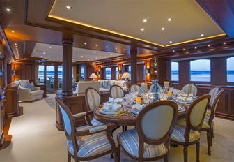 Motor yacht CLARITY dining salon and main salon 