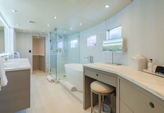 Charter yacht SEA CLASS en suite