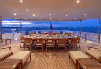 Charter yacht LAUREL alfresco dining setup