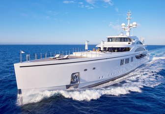 motor yacht 11/11 cuts through the water of a private yachting vacation