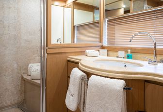 Charter yacht LA PAUSA en suite
