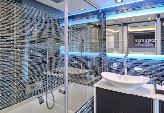 Charter yacht AFRICA I en suite