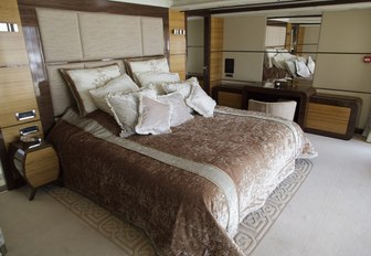 plush master suite on board superyacht ‘I Sea’ 