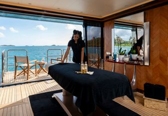 Charter yacht ALFA NERO massage table and masseuse