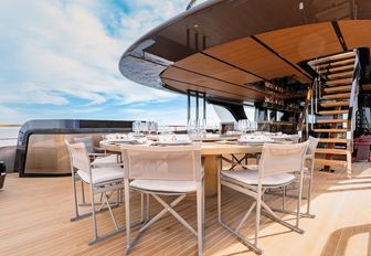 Charter yacht RAJA² alfresco dining table and chairs