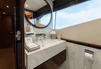 Luxury yacht charter CAPTAIN MORGAN III sink unit
