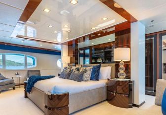 Charter yacht HOLDIN' MY OWN master cabin and central berth