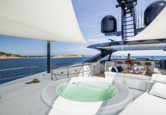 jacuzzi, seating and bar on the sundeck of luxury yacht Irisha