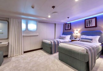 Twin cabin on Superyacht CHAKRA