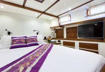 light and airy master suite on board charter yacht DALLINGHOO