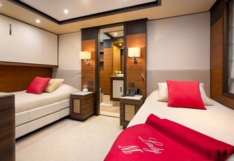 Charter yacht LADY MRD twin cabin