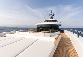 Superyacht charter SYMMETRY sun pads