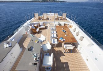 bar, alfresco dining and chaise loungers on the sundeck aboard superyacht 4YOU