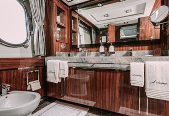 Charter yacht ARTEMY en suite