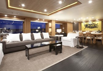 tranquil and comfortable main salon aboard luxury yacht SPIRIT