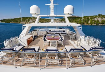 luxury superyacht sundeck