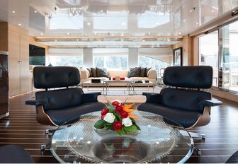 laid back skylounge aboard motor yacht RESILIENCE 