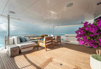 Luxury yacht charter CAPTAIN MORGAN III exterior seating and pink flowers