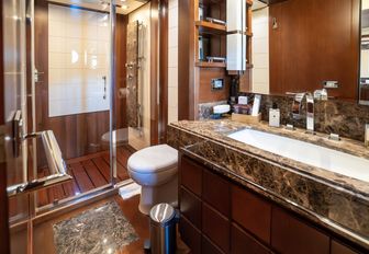 Charter yacht KOUKLES en suite