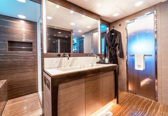 Charter yacht CIELO NERO en suite