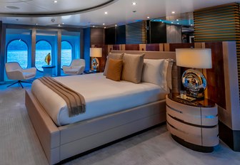 Charter yacht SCOTT FREE master cabin