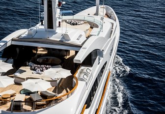 Detailed image of superyacht St David underway