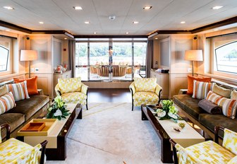 sociable seating area in the main salon of superyacht Avant Garde 2