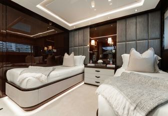 Luxury yacht charter CAPTAIN MORGAN III twin cabin with two single berths