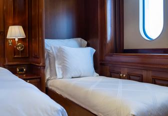 Charter yacht STARFIRE twin cabin