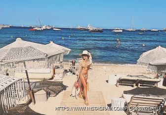 Female charter guest on the beach at Verde Beach St Tropez