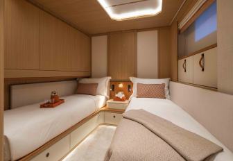 Charter yacht HAZE² twin cabin