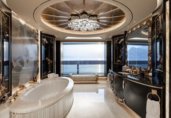 Superyacht charter KISMET en suite with bath tub