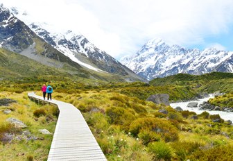 beautiful hiking trail in New Zealand with snow-capped mountains in the background