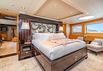 Charter yacht HH NOVERRA master cabin with central berth
