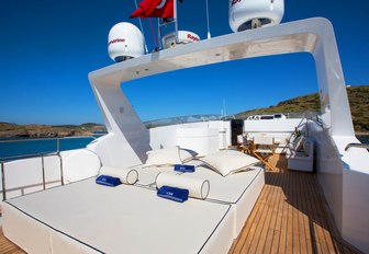 sundeck for charter guests to enjoy their vacation