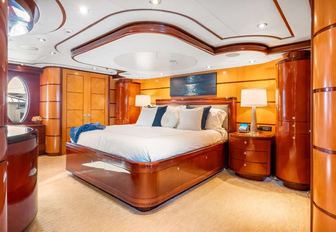 Charter yacht JUST ENOUGH master cabin overview