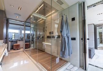 Charter yacht BLISS en suite