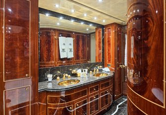Charter yacht ABILITY en suite with large sink unit