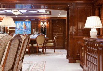 St David yacht dining room