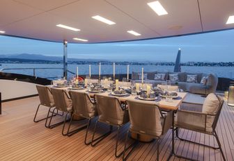 Charter yacht LOEWE alfresco dining table