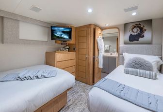 Charter yacht MARGATE twin cabin