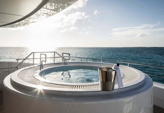 jacuzzi onboard eco yacht home