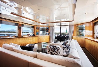 superyacht main salon