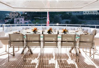 alfresco dining aboard charter yacht RESILIENCE 