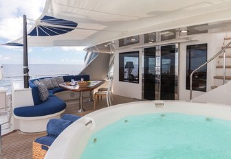 luxury yacht jacuzzi pool