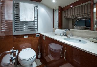 Charter yacht THANDEKA en suite