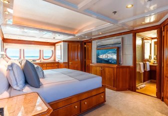 Private yacht charter LEVERAGE master cabin overview